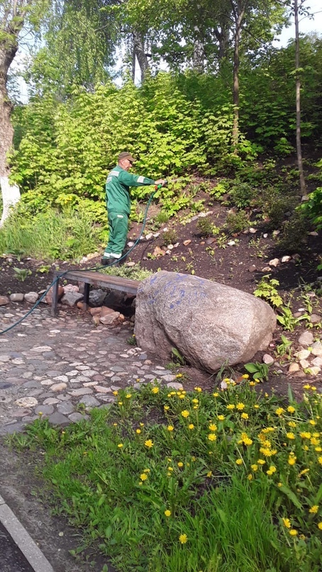 ПО ИНФОРМАЦИИ УПРАВЛЕНИЯ КОМПЛЕКСНОГО СОДЕРЖАНИЯ ГОРОДА   На этой неделе на территории города и на общественных кладбищах прошёл 2-й этап акарицидной (противоклещевой) отработки