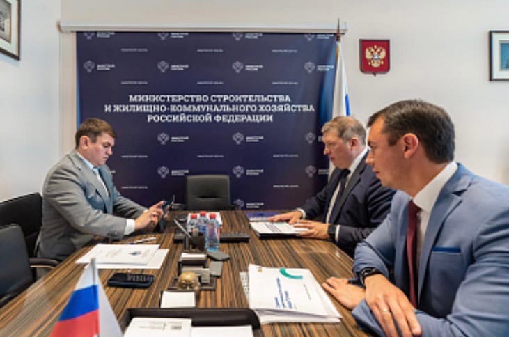 ГЛАВА РАЙОНА ДМИТРИЙ ЮНУСОВ ВМЕСТЕ С ЗАМЕСТИТЕЛЕМ ПРЕДСЕДАТЕЛЯ ПРАВИТЕЛЬСТВА ЯО ВИКТОРОМ НЕЖЕНЦЕМ ПРОВЕЛИ ВСТРЕЧУ У ЗАМЕСТИТЕЛЯ МИНИСТРА СТРОИТЕЛЬСТВА РФ и обсудили развитие туристического потенциала Тутаева