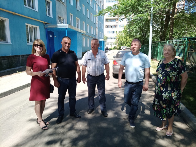 Благоустроен двор уникального дома