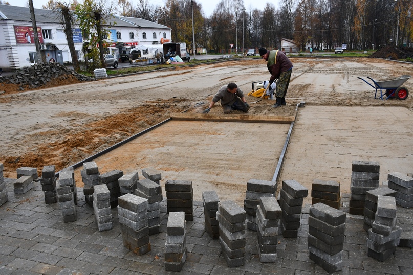 Благоустройство площади Ленина в левобережье Тутаева близится к концу