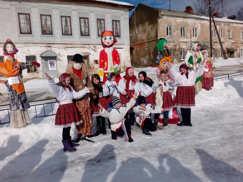 9 марта на левом берегу проходило народное гуляние широкая масленица