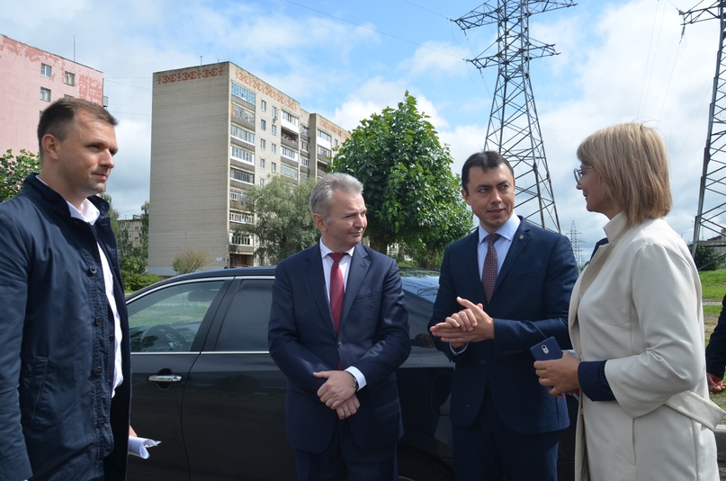 Представительная делегация во главе с членом Совета Федерации Федерального Собрания Российской Федерации Игорем Каграманяном посетила в Тутаеве ряд объектов благоустройства и дорожного строительства