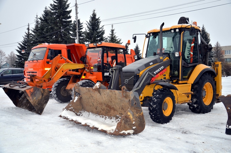 Чтобы не зависеть от подрядчиков и не платить втридорога, этой зимой уборкой дорог в Тутаеве начнет заниматься муниципальное предприятие