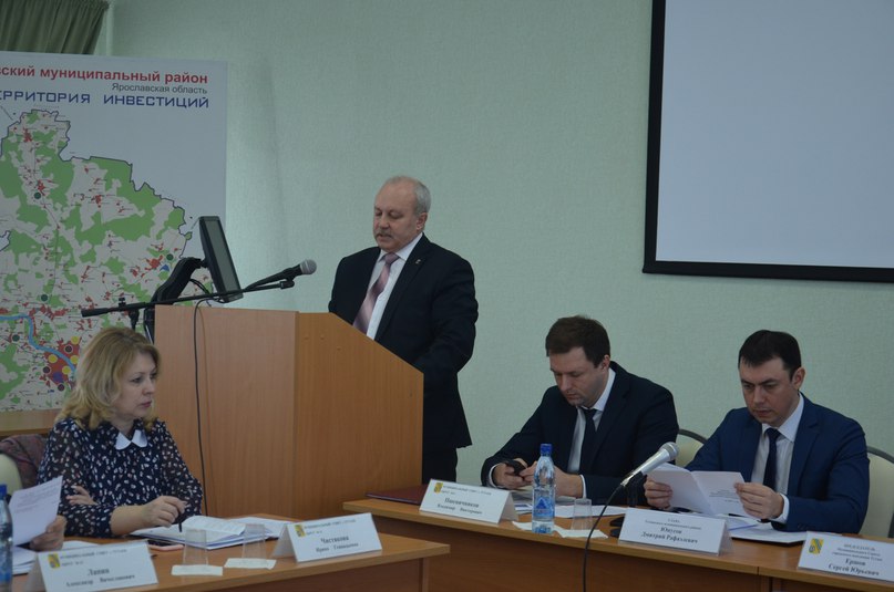 На заседании муниципального совета городского поселения приняли отчеты председателя совета Сергея Ершова и главы поселения Владимира Федорова