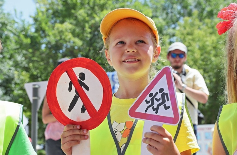 В период летних каникул Госавтоинспекция учит юных горожан грамотности на дороге