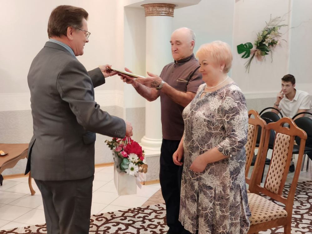 С золотой свадьбой, уважаемые супруги Сабирзяновы!