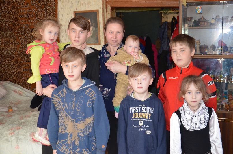 В КОНСТАНТИНОВСКОМ СП ЖИВЕТ СЕМЬЯ, В КОТОРОЙ 9 ДЕТЕЙ!  У Светланы Николаевны Грудиной 5 сыновей и 4 дочери - Илья, Кристина, Артем, Даниил, Егор, Матвей, Дарья, Снежана и Катя!   Живет многочисленная и дружная семья в деревне Яковлево, которая расположена