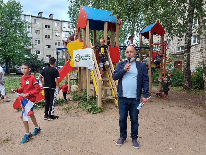 Сейчас в Тутаеве проходит собрание с жителями домов по улице Комсомольская 46,48 50, 54 по губернаторскому проекту "Решаем Вместе" на 2022 год