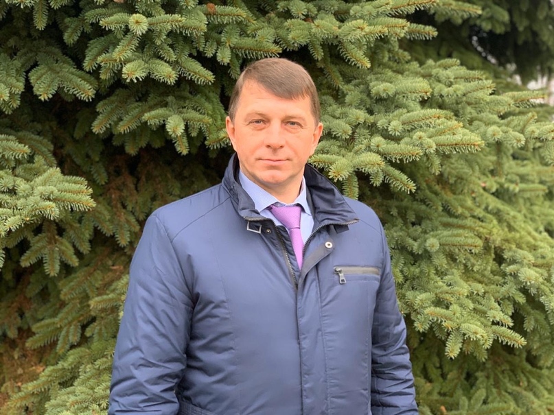 Уважаемые жители Тутаевского района! ______ От всей души поздравляю Вас с Новым годом! Добрым словом вспомним уходящий год и с уверенностью и радостью взглянем в год наступающий! ______ Пусть он подарит нам счастье, будет спокойным и добрым, принесет тепл