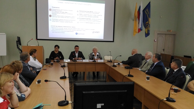 Сегодня в районой администрации принимали группу 24 международной научно-практической конференции "Социально-экономические проблемы развития муниципальных образований", которая проходит с 27 сентября по 1 октября на борту теплохода "Афанасий Никитин"