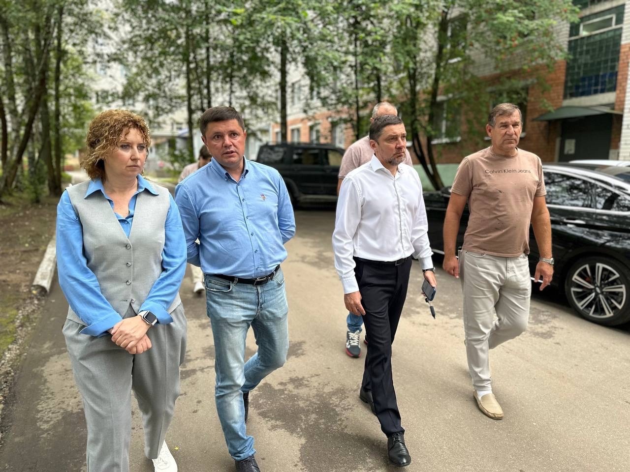 Идет масштабное благоустройство территории Тутаевской ЦРБ