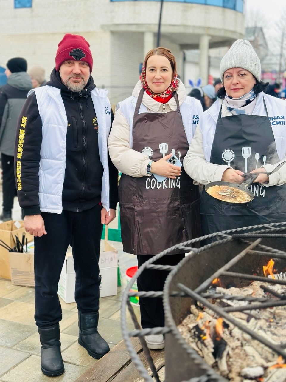 С широкой Масленицей!