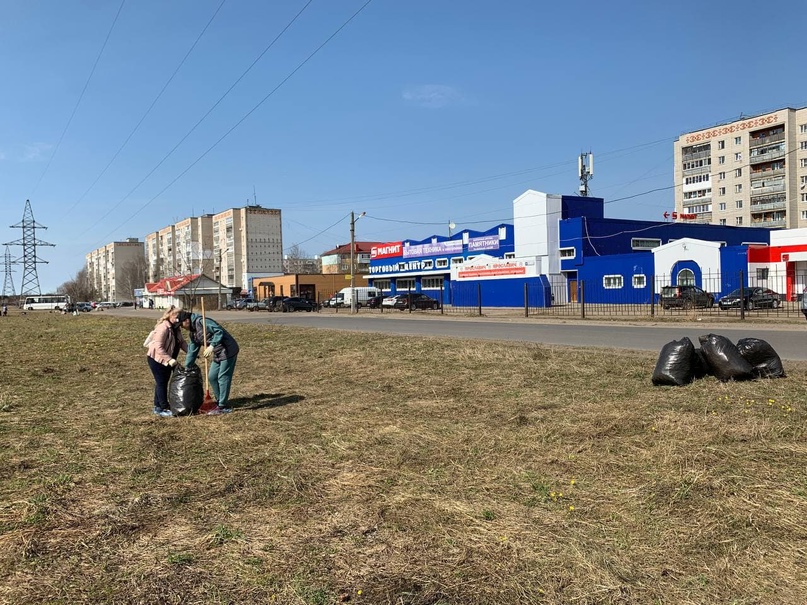 В Тутаевском районе дан старт проведению субботников!    Еще вчера первыми в борьбу за чистоту вступили жители левобережной части города, вышедшие на Кустодиевский бульвар