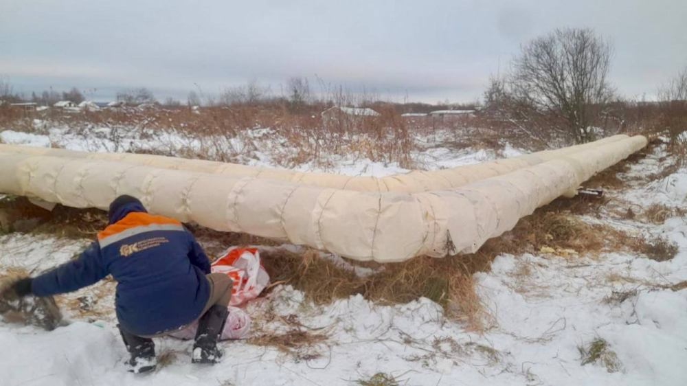 На теплотрассе в Константиновском устанавливается изоляция