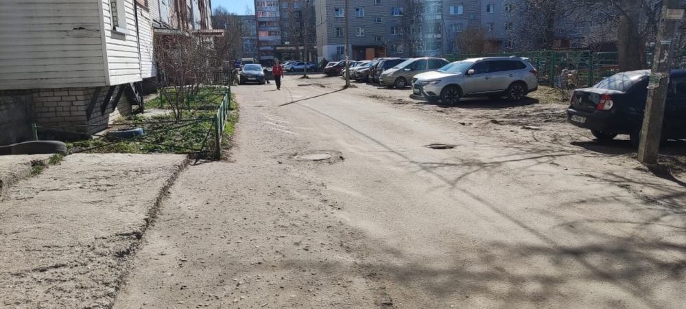 Благоустройство дворовой территории в Тутаеве по адресу: проспект 50-летия Победы, 6