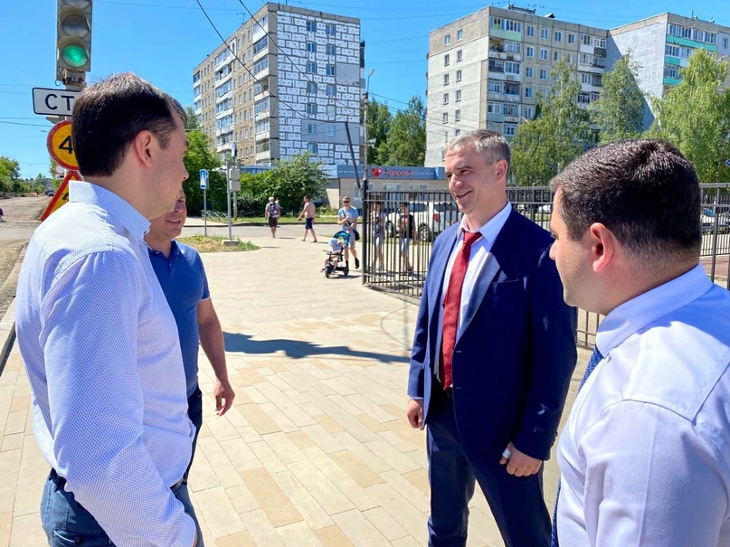 Глава района Дмитрий Юнусов провел рабочую встречу с директором департамента дорожного хозяйства Ярославской области Романом Душко