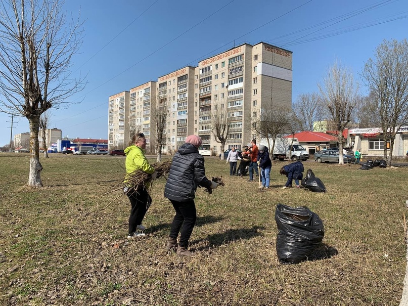 В Тутаевском районе дан старт проведению субботников!    Еще вчера первыми в борьбу за чистоту вступили жители левобережной части города, вышедшие на Кустодиевский бульвар