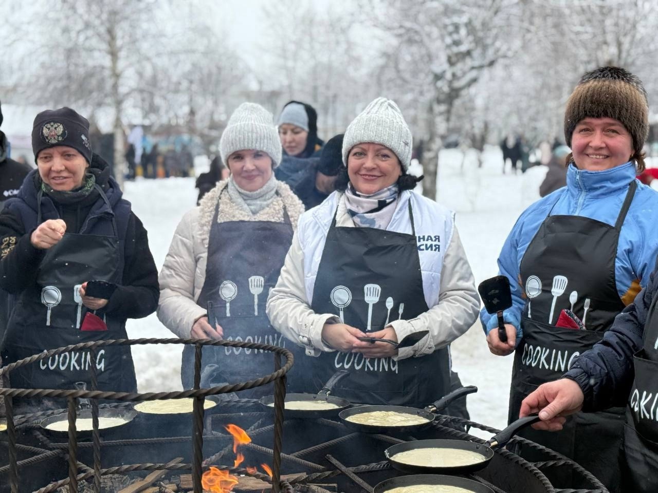 С широкой Масленицей!