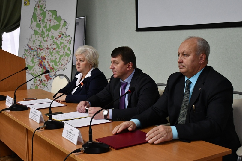 На внеочередном заседании муниципального совета района депутаты одобрили передачу полномочий по содержанию дорог администрации Левобережного сельского поселения