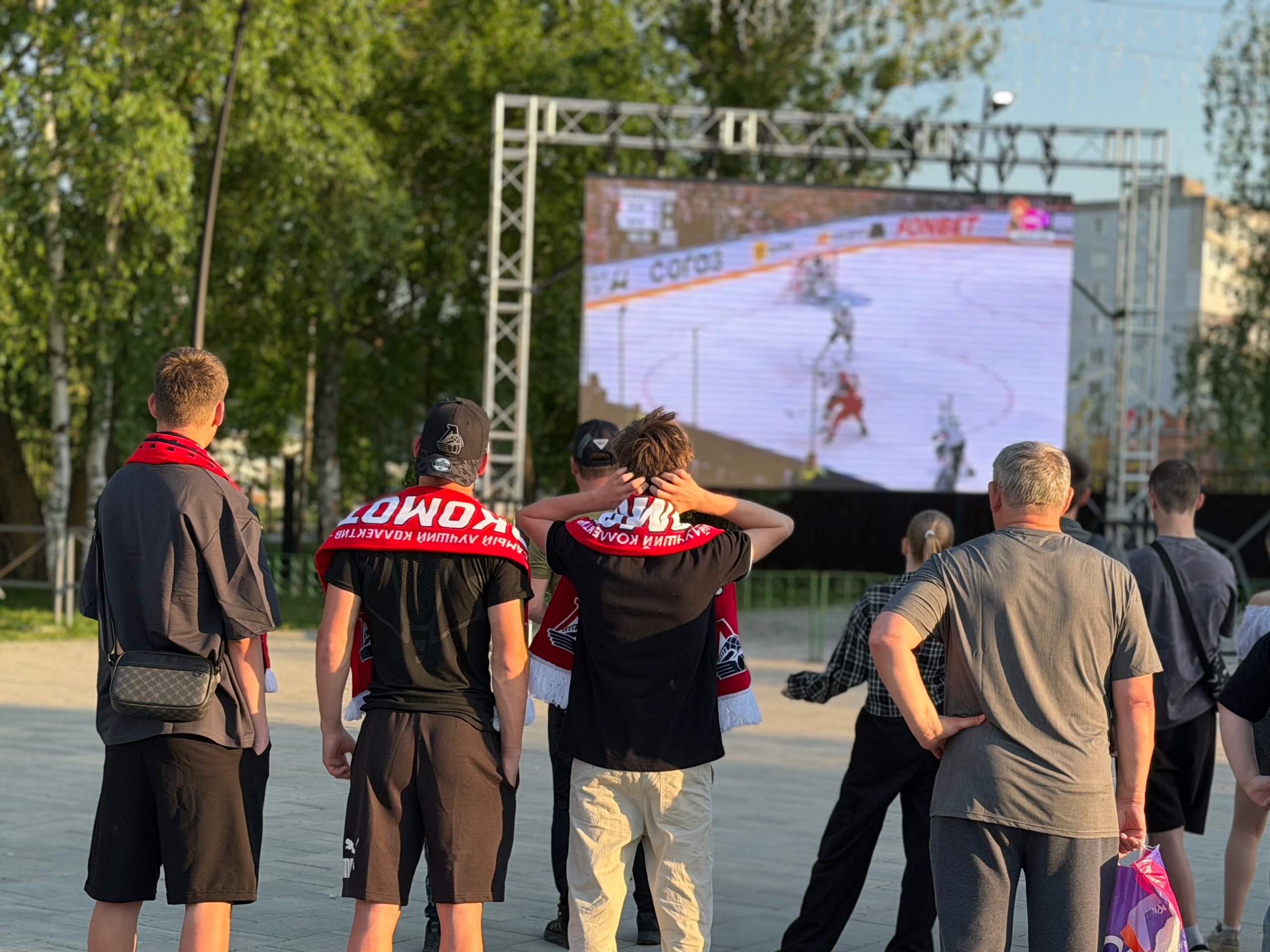 Приходите в Центральный парк поддержать наш чемпионский «Локомотив»!