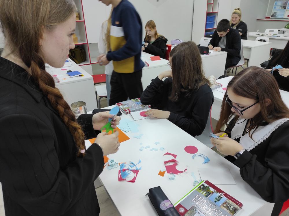 Ученики Левобережной школы от всего сердца поздравляют защитников Отечества!