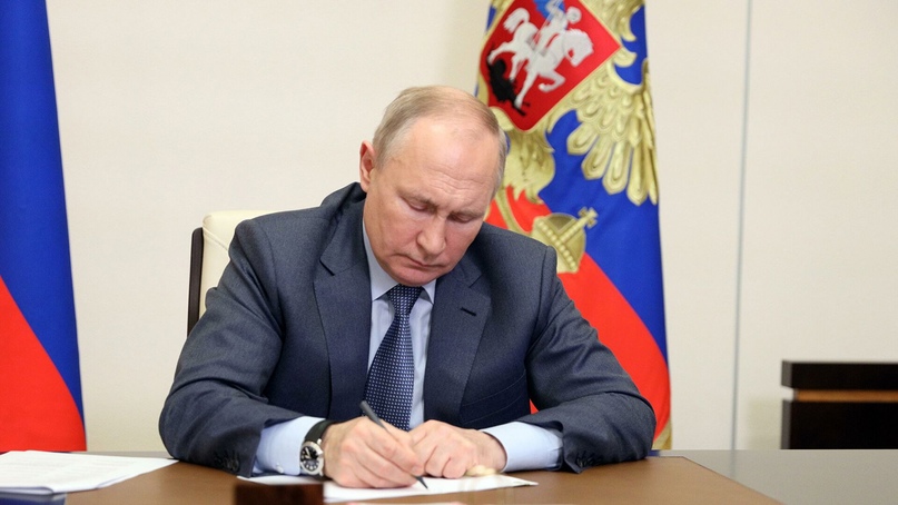 Президент подписал указы о единовременных выплатах военным, курсантам и правоохранителям, поддержав предложение одного из лидеров «Единой России» Сергея Шойгу