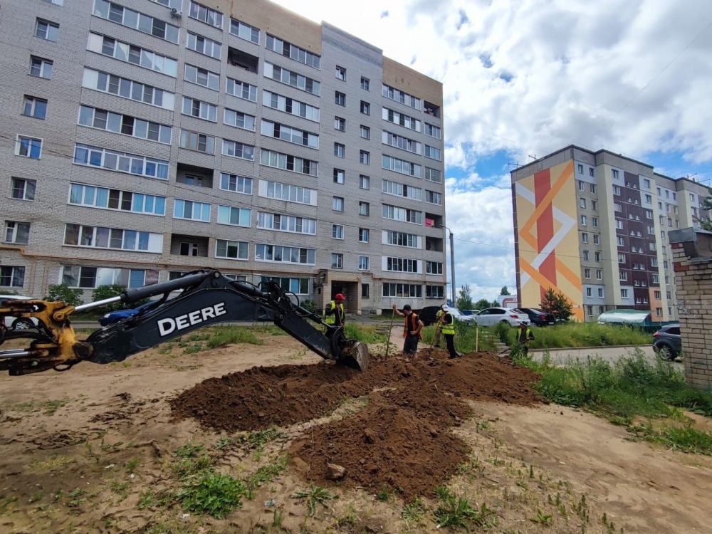 Очередной двор благоустраивается. Тутаев, проспект 50-летия Победы, 30