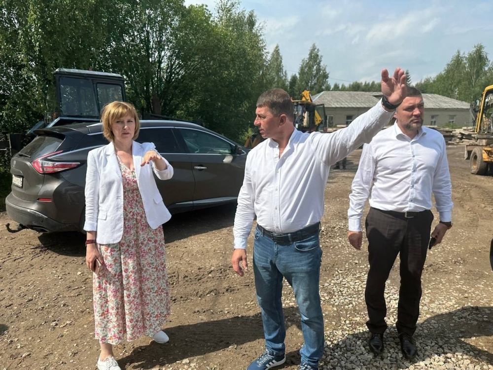 В Павловском ремонтируют дорогу к школе
