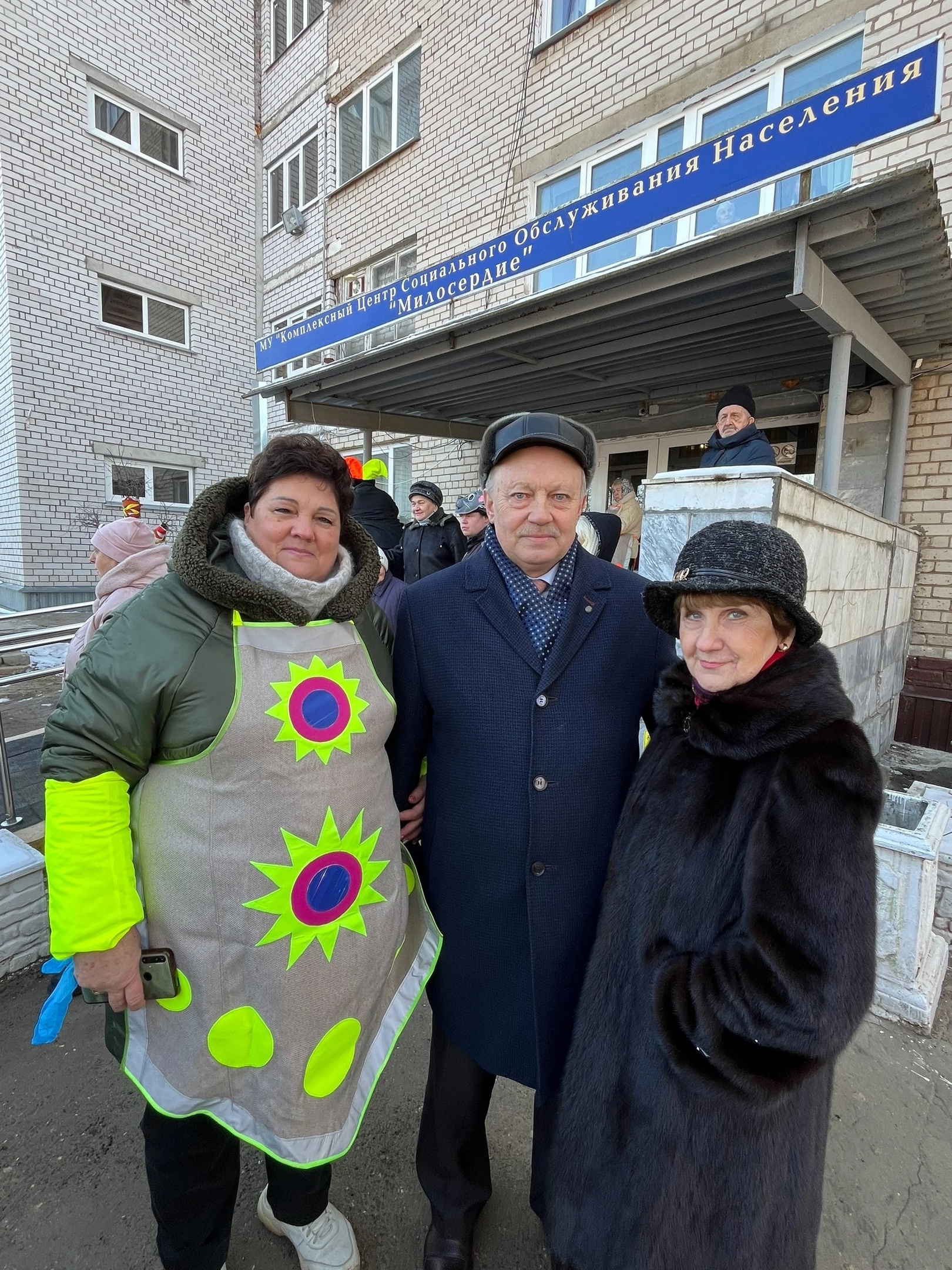С широкой Масленицей!