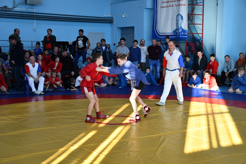 Сегодня в тутаевском Зале единоборств состоялся XVII Межрегиональный юношеский турнир по борьбе самбо, посвященный памяти маршала Ф