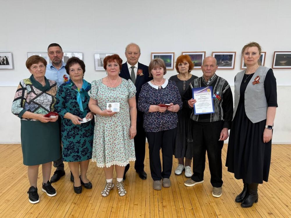 Уважаемые ветераны, с Днем Победы!