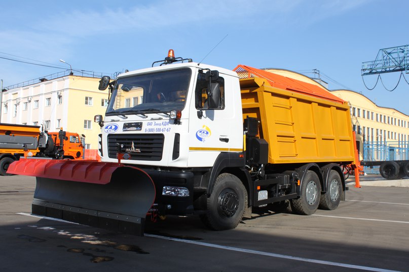 В Тутаеве идет механизированная уборка улиц
