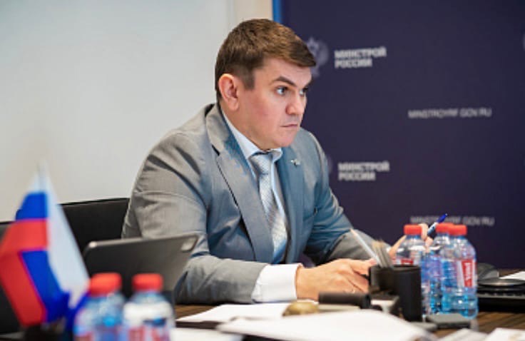 ГЛАВА РАЙОНА ДМИТРИЙ ЮНУСОВ ВМЕСТЕ С ЗАМЕСТИТЕЛЕМ ПРЕДСЕДАТЕЛЯ ПРАВИТЕЛЬСТВА ЯО ВИКТОРОМ НЕЖЕНЦЕМ ПРОВЕЛИ ВСТРЕЧУ У ЗАМЕСТИТЕЛЯ МИНИСТРА СТРОИТЕЛЬСТВА РФ и обсудили развитие туристического потенциала Тутаева