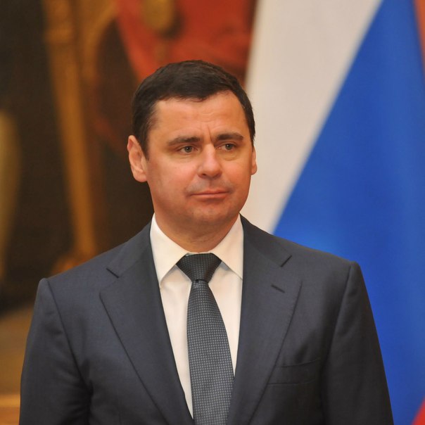 Губернатор Ярославской области Дмитрий Миронов:- Поздравляю военнослужащих и ветеранов, всех, кто прошел службу в Вооруженных силах, и тех, кому эта честь еще предстоит, с Днем защитника Отечества!