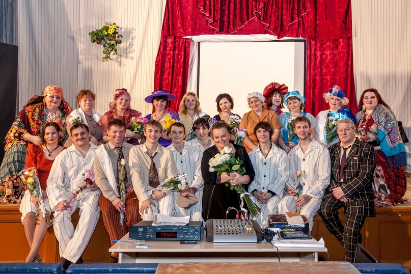 21 ноября министром культуры РФ был подписан приказ о присвоении  народному театру “Левый Берег” звания «Заслуженного коллектива народного творчества»