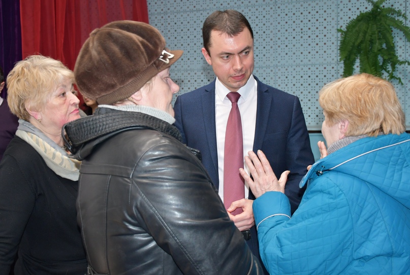 В Тутаеве прошла встреча с жителями, в которой приняли участие члены АСЖ «Ярославия», областные депутаты, представители районной власти, надзорных органов и «ТНС Энерго»   Вместе со старшими по домам и руководителями управляющих компаний обсуждали вопросы