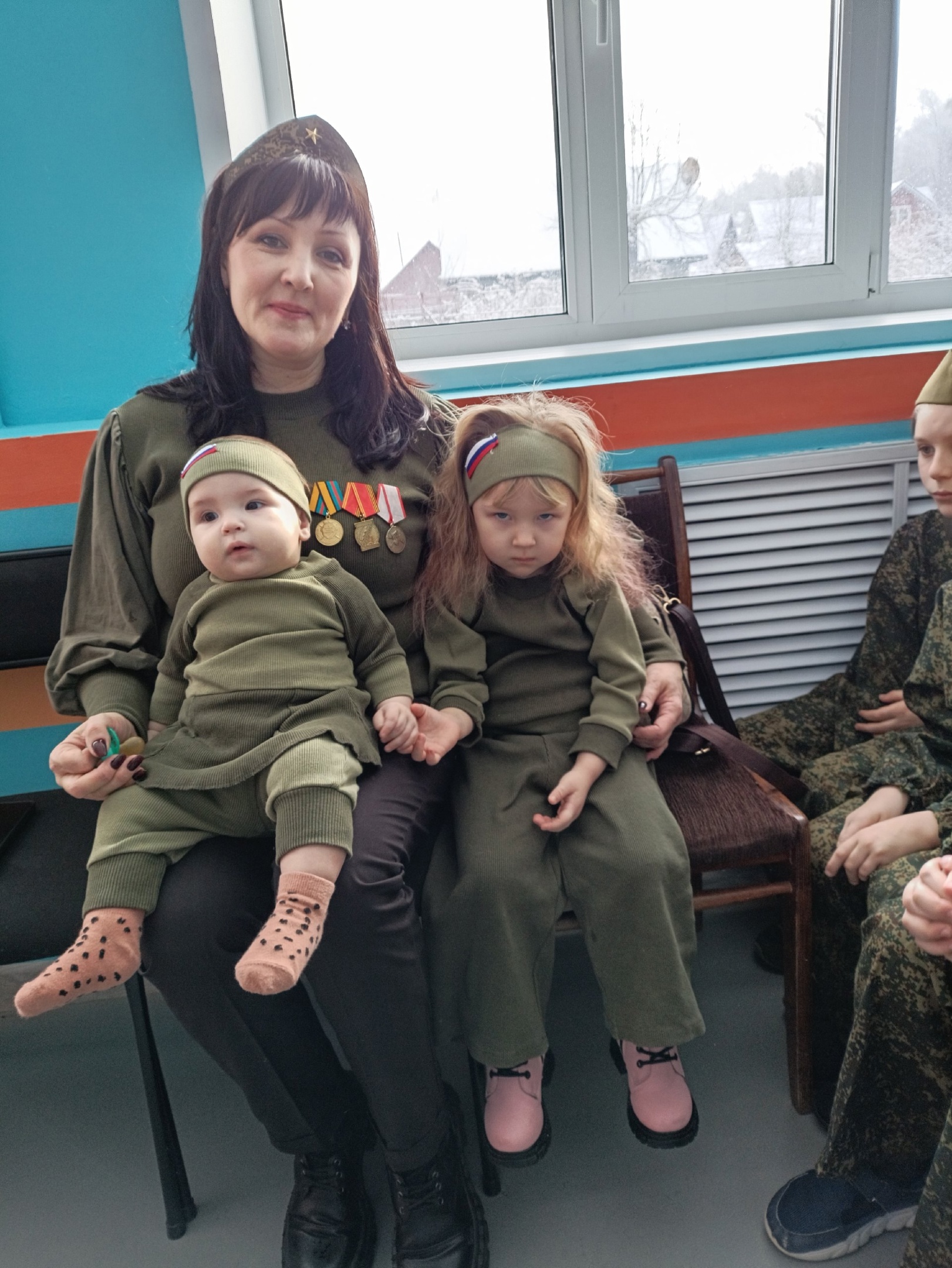 Левобережная школа: открытие Года Защитника Отечества и поддержка наших бойцов