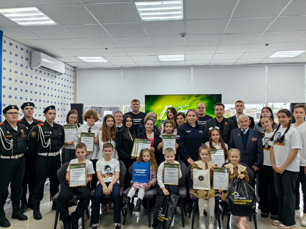 Поздравили лауреатов конкурса к 80-летию Победы. Среди них – библиотекарь из Тутаевского округа