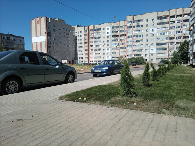 Благоустроен двор уникального дома