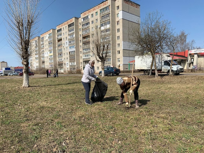 В Тутаевском районе дан старт проведению субботников!    Еще вчера первыми в борьбу за чистоту вступили жители левобережной части города, вышедшие на Кустодиевский бульвар