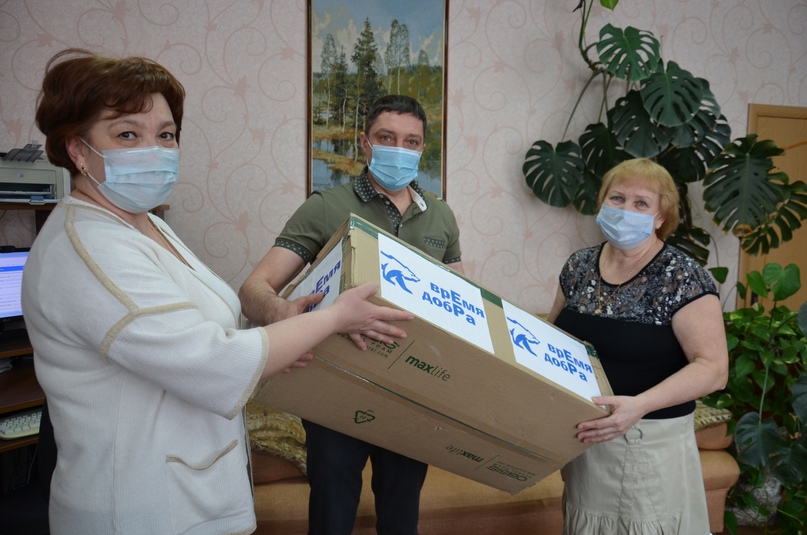 Депутат Ярославской областной Думы Алексей Калганов и заместитель главы администрации района по социальным вопросам Ольга Иванова посетили социально-реабилитационный центр для несовершеннолетних в Тутаеве