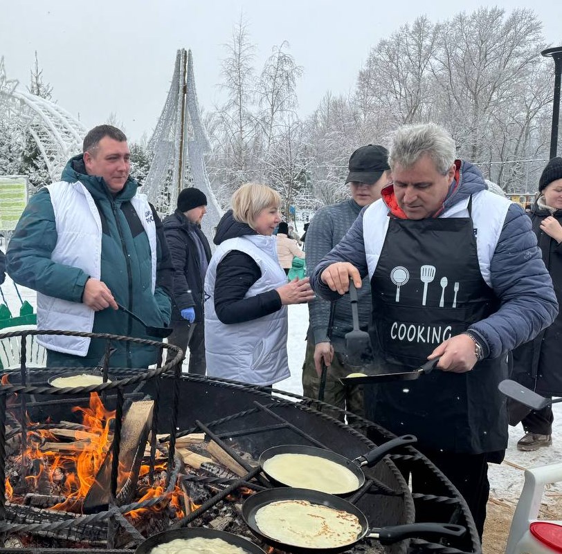 С широкой Масленицей!