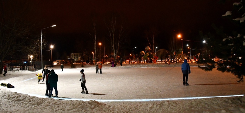 В Тутаеве появился необычный каток с подсветкой
