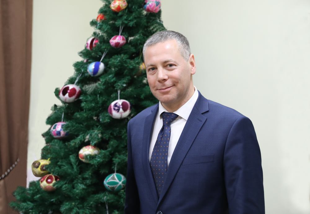 Дорогие друзья! Сердечно поздравляю всех нас с наступающим 2026 годом!