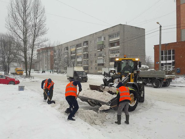 В Тутаеве ликвидируют последствия снегопада