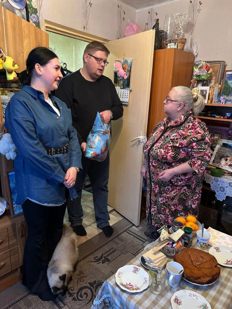 1.Фото 2 Поздравление пожилых.jpeg