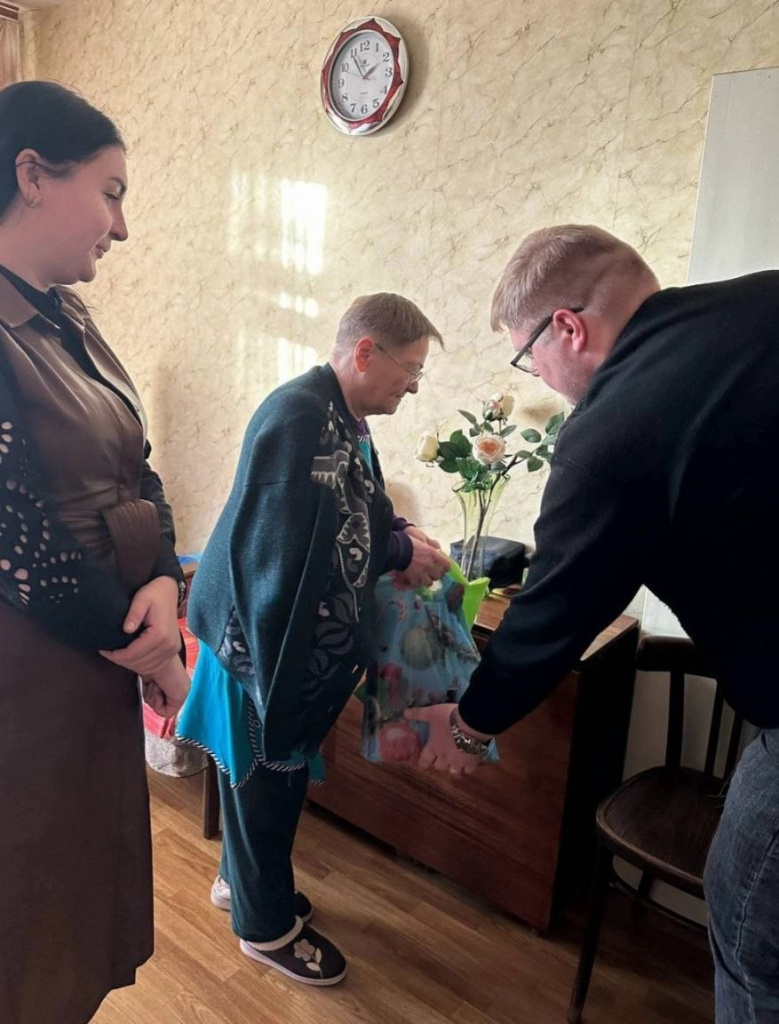 1.Фото 4 Поздравление пожилых.jpeg