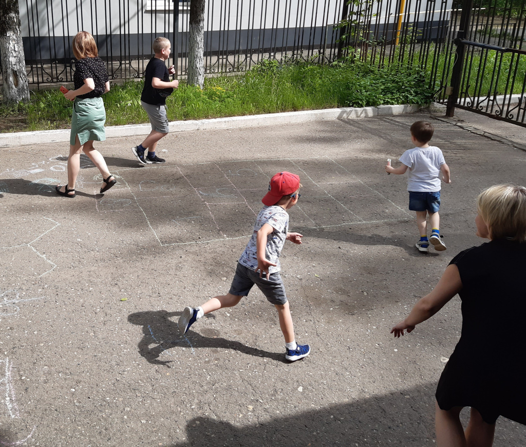 Фото 3 Рисую на асфальте.jpeg